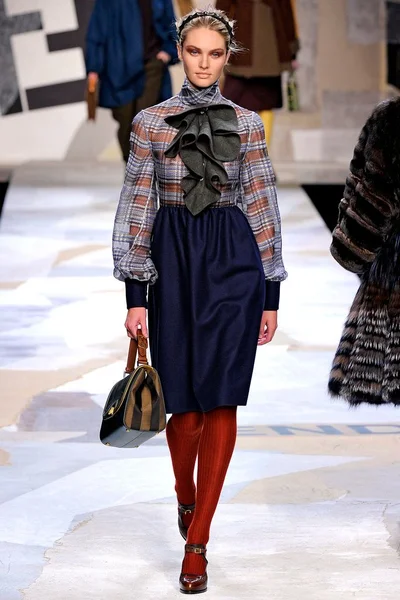 Look 19